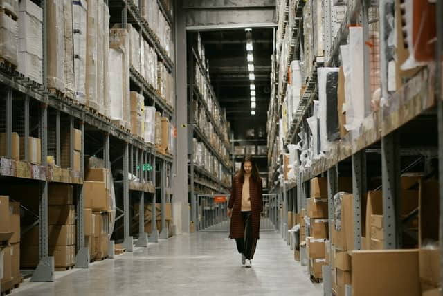 How to Choose between a Fulfillment Center and a Distribution Center