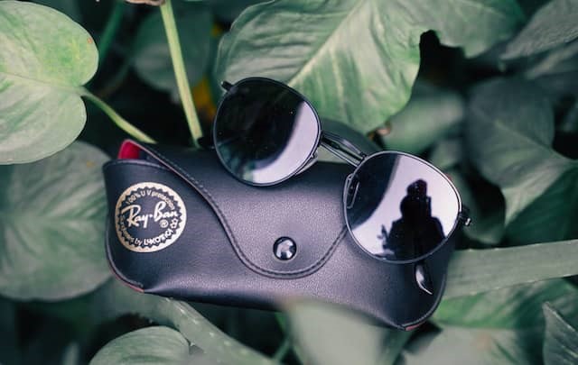 What Sellers Can Learn from Ray-Ban’s Manufacturing Model