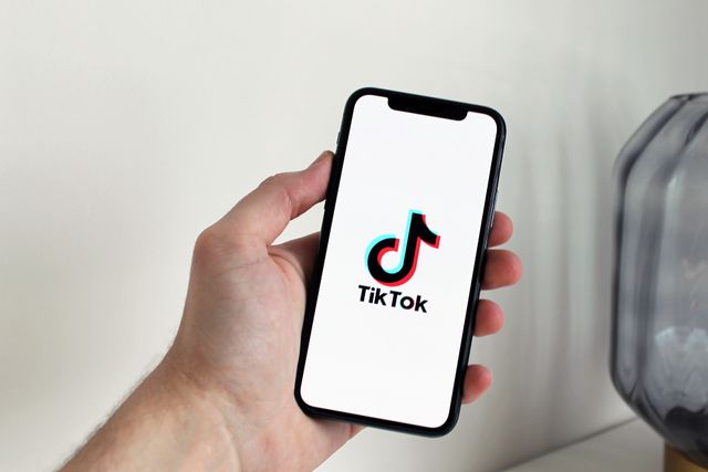 How a Dropshipping Agent Supports TikTok Shop Sellers