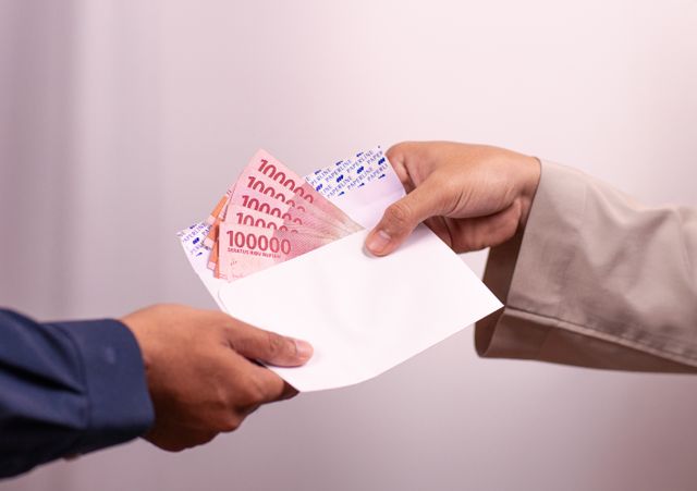 inspect the refund and shipping policies